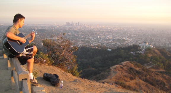 mount_hollywood_view_guitar_guy